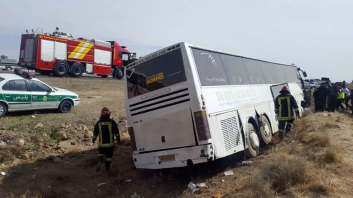 حادثه واژگونی اتوبوس در یزد 26 مصدوم به جای گذاشت