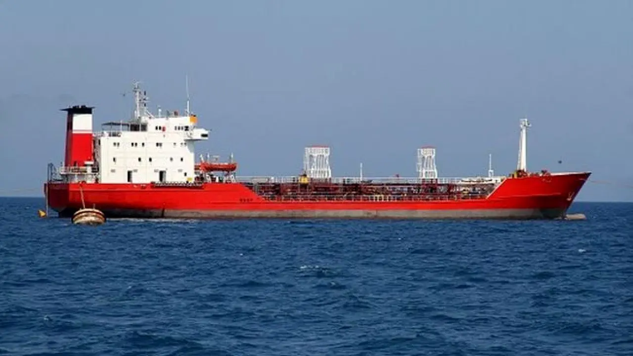 مسیر نفتکش را برای خروج از دریای سرخ تغییر می‌دهیم/ هیچ کمکی به نفتکش ایرانی نشده است