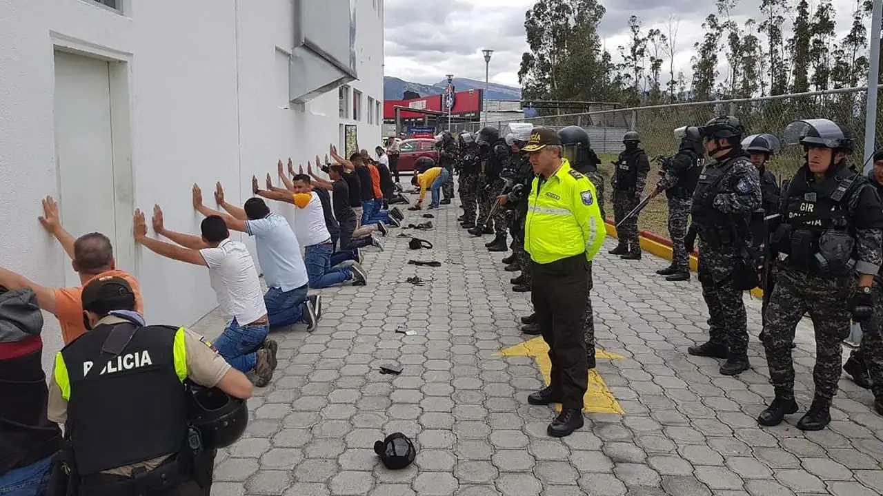 تظاهرات اعتراضی دانشجویان کلمبیا به درگیری با پلیس منجر شد + ویدئو