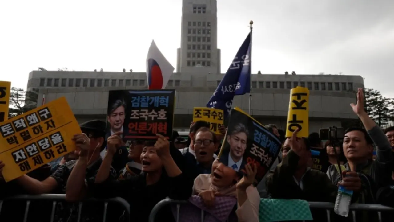 تظاهرات اعتراض‌آمیز هزاران نفر در کره‌جنوبی + ویدئو