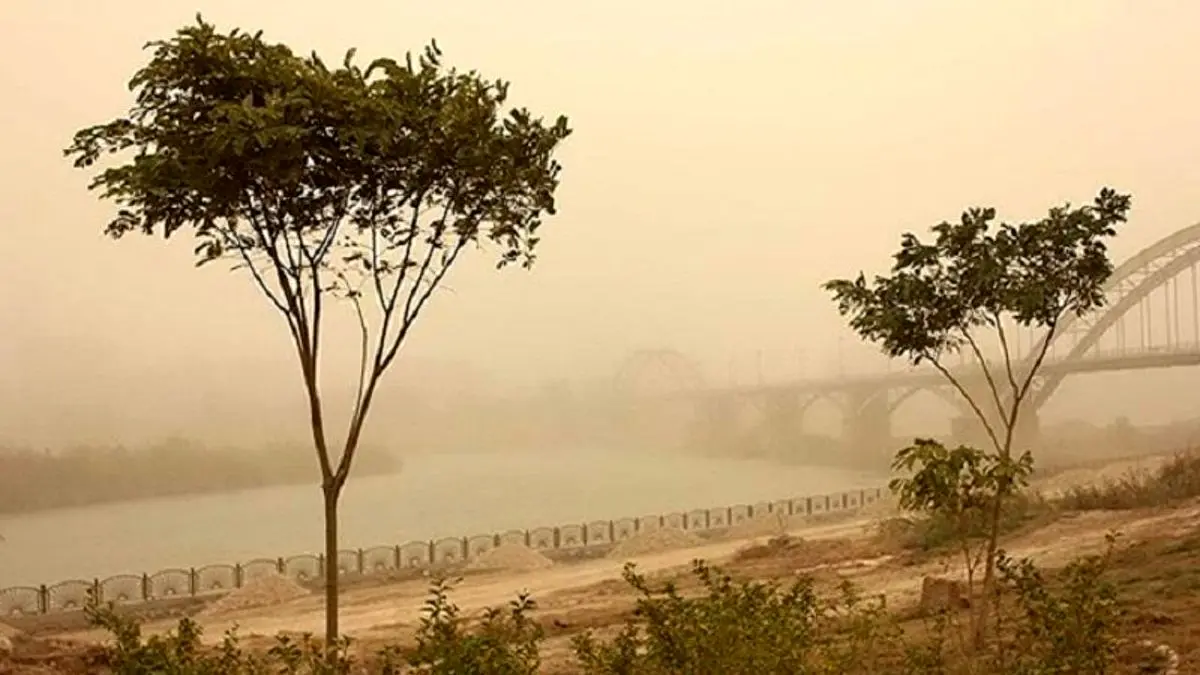 تندباد لحظه‌ای با گرد و غبار موقت در راه خوزستان است