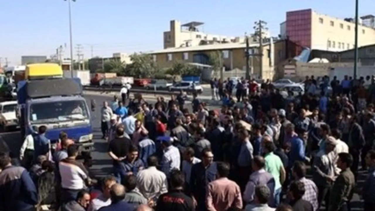 کارگران آذرآب اراک در اعتراض به پرداخت نشدن حقوق تجمع کردند