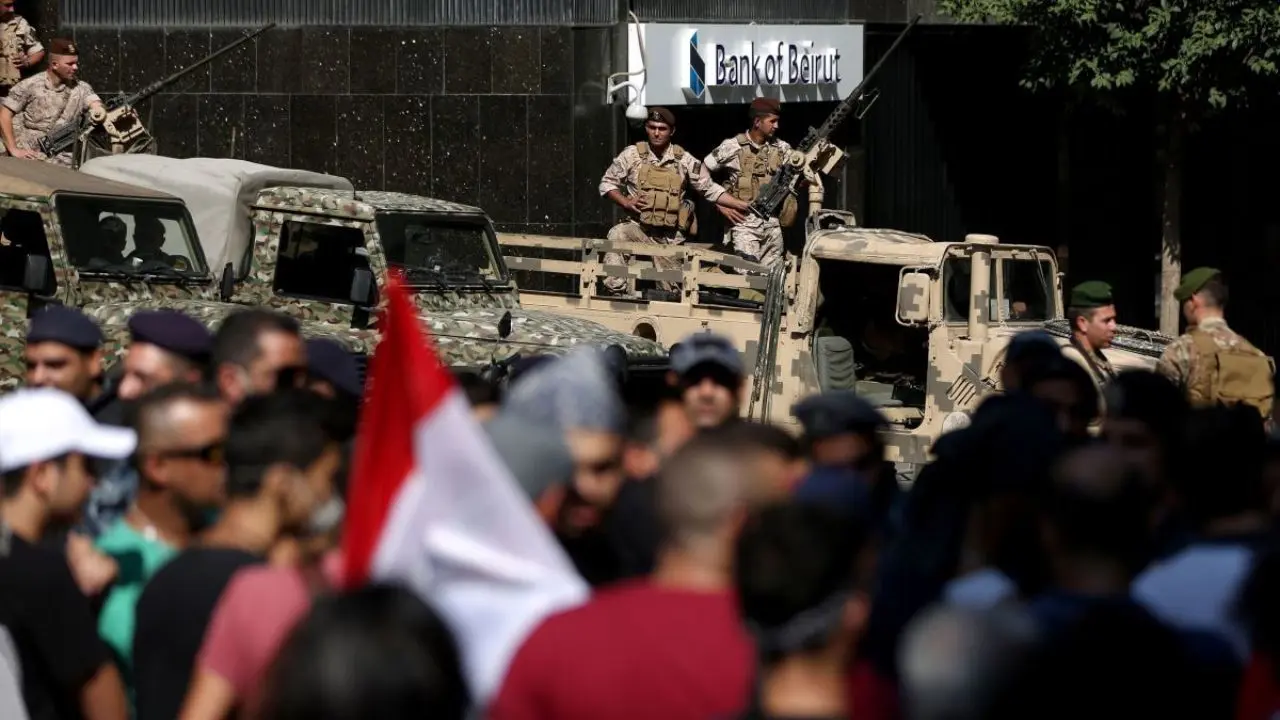 مسیرهای منتهی به مقر نخست‌وزیری لبنان مسدود شد + ویدئو