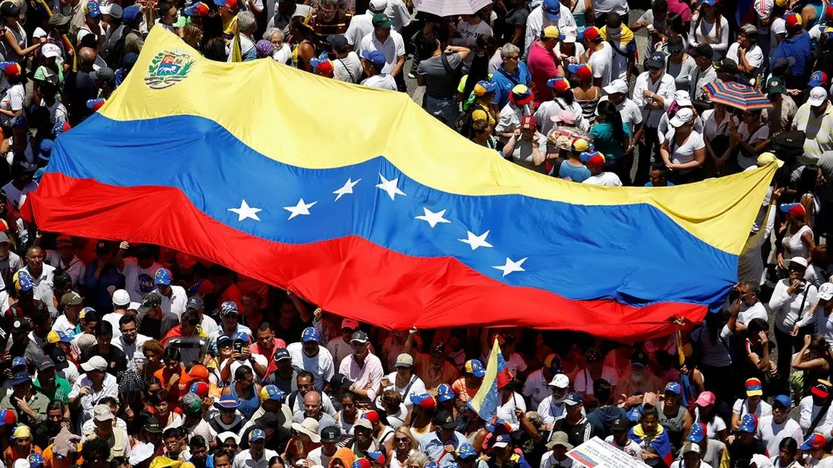 راهپیمایی ده‌ها هزار نفری حامیان «مادورو» + ویدئو