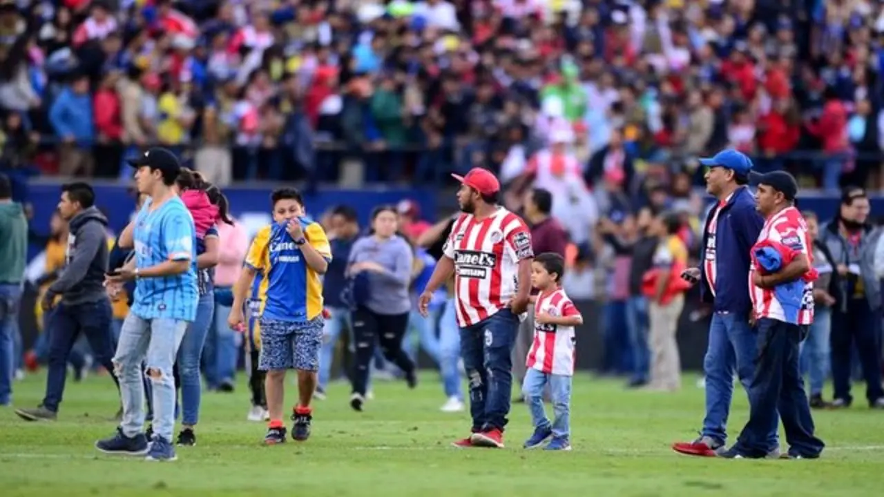 درگیری خشونت‌بار هواداران در لیگ مکزیک