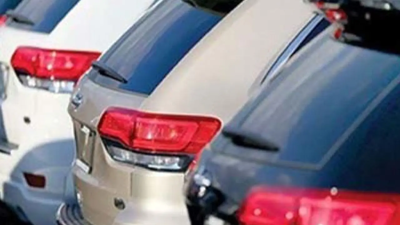 مشکلی در ترخیص خودروهای دپو شده نیست/وزارت صمت پیگیری کند