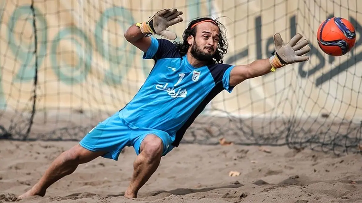 پیمان حسینی در بین 10 اســطوره فوتبال ســاحلی جهان