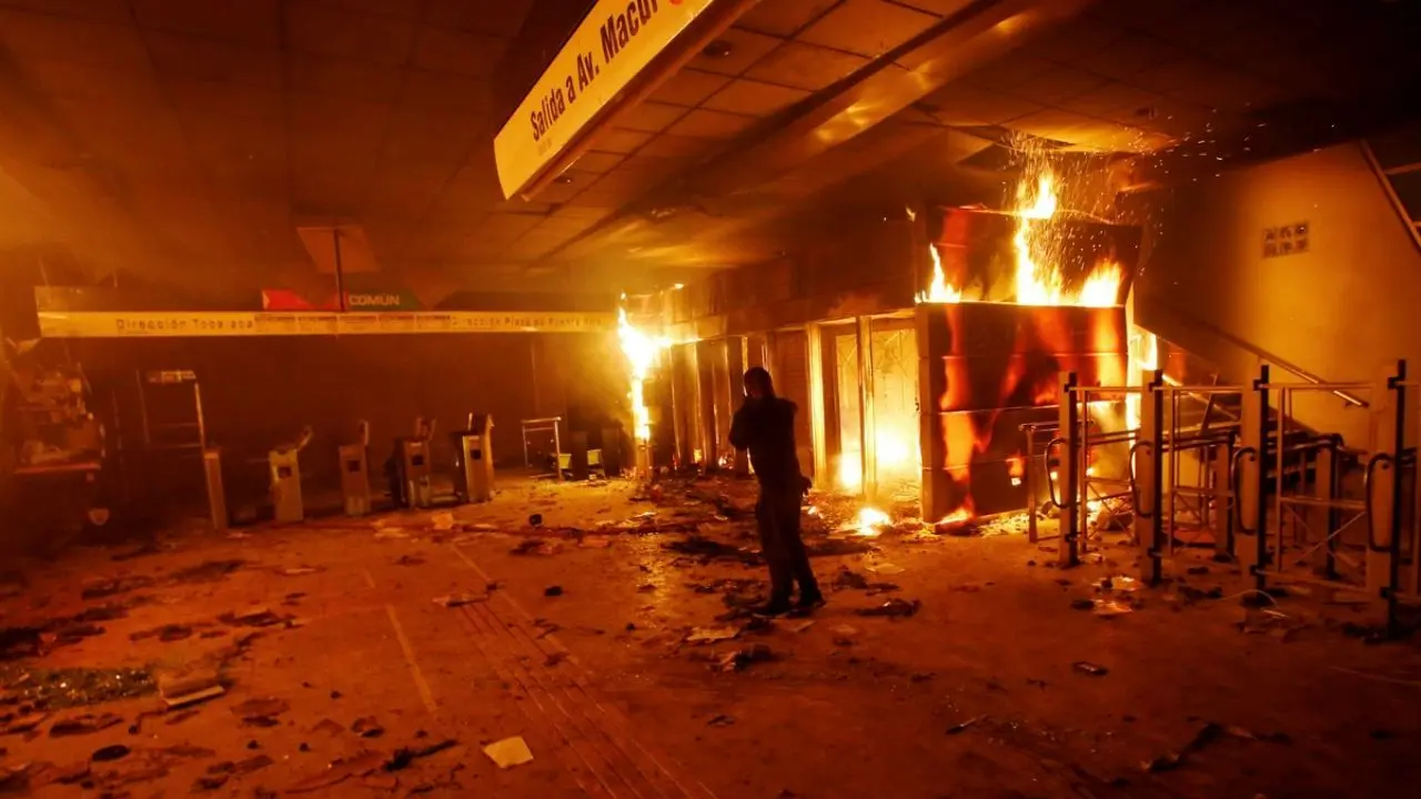 حمله به 164 ایستگاه مترو در «سانتیاگو» شیلی