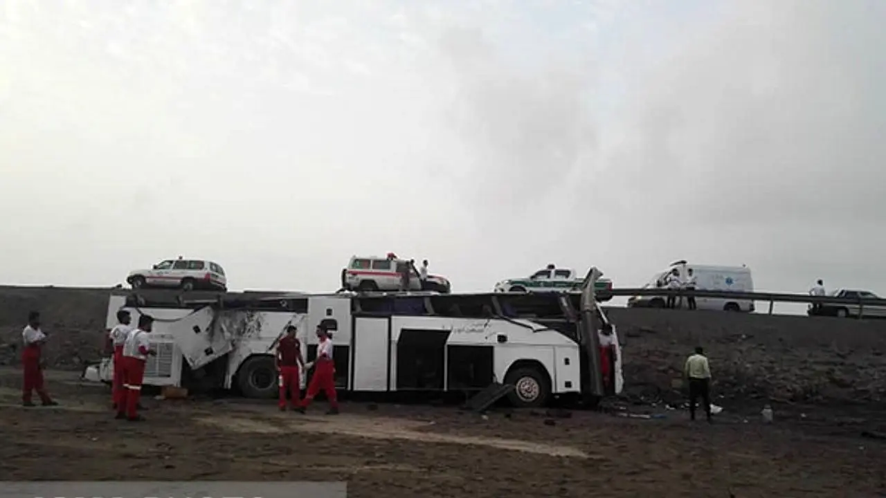 22 مصدوم در حادثه واژگونی اتوبوس در محور سمنان-دامغان