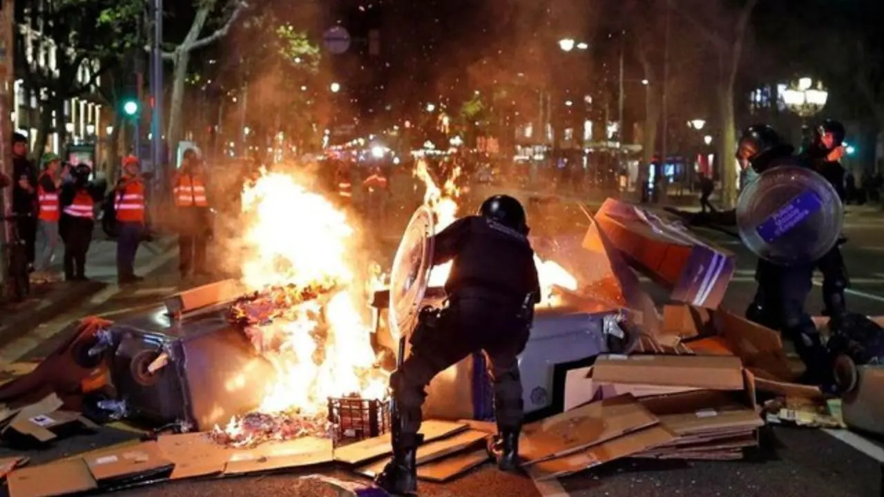 بارسلون میدان جنگ پلیس و جدایی طلبان کاتالونیا