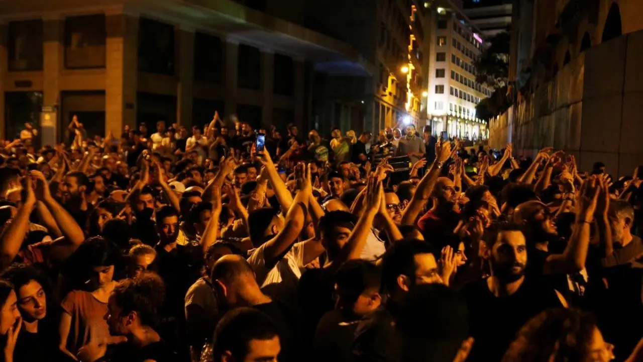 تظاهرات لبنان با وجود استعفای حریری ادامه دارد