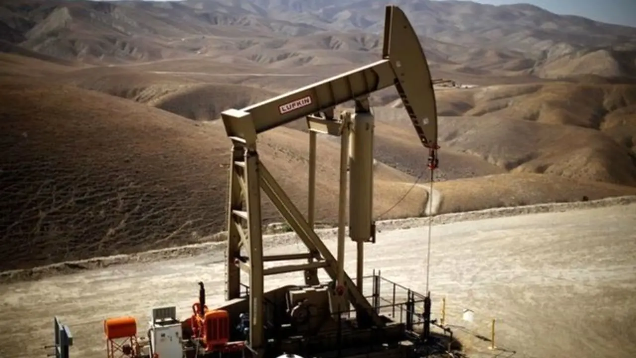 بازارهای نفت دچار مازاد عرضه می‌شوند