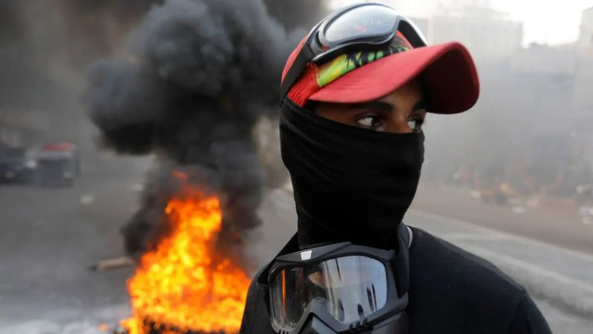 عراقی‌های معترض خانه 3 نماینده را به آتش کشیدند