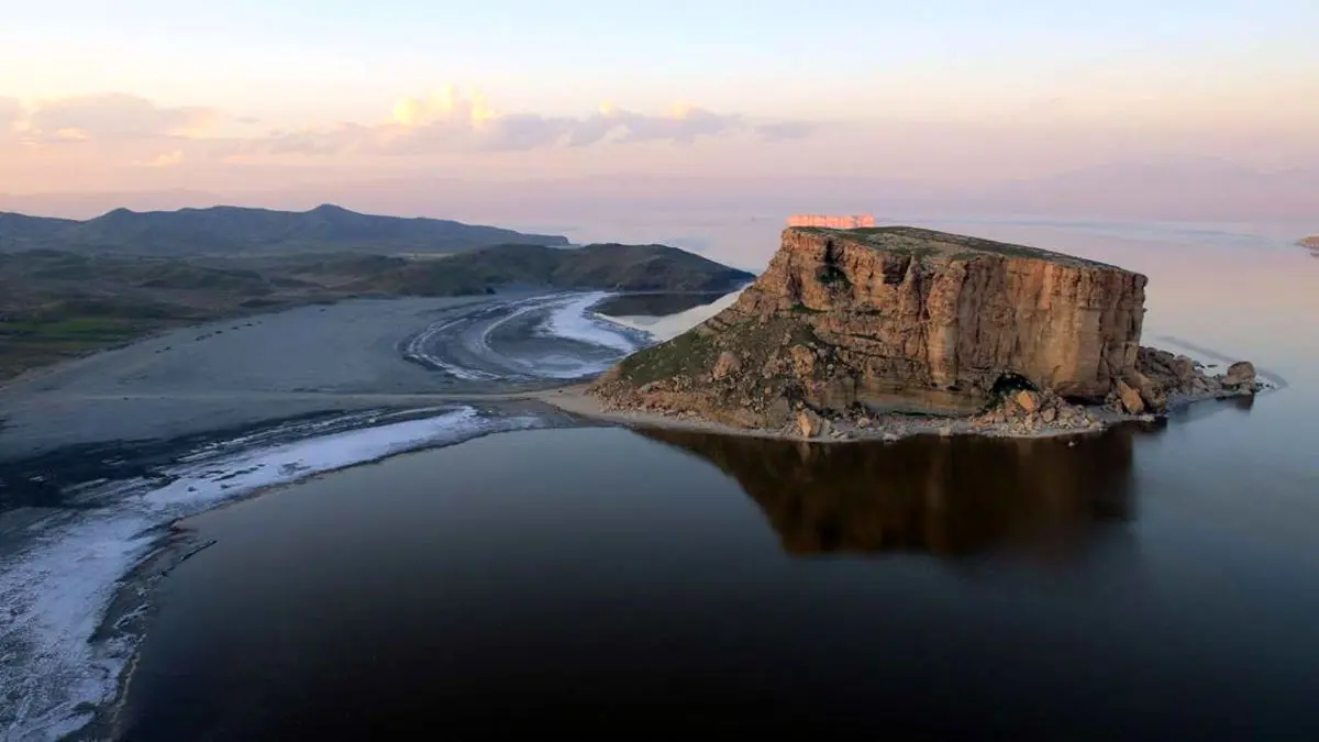 حجم آب دریاچه ارومیه به 3 میلیارد و 240 میلیون متر مکعب رسید