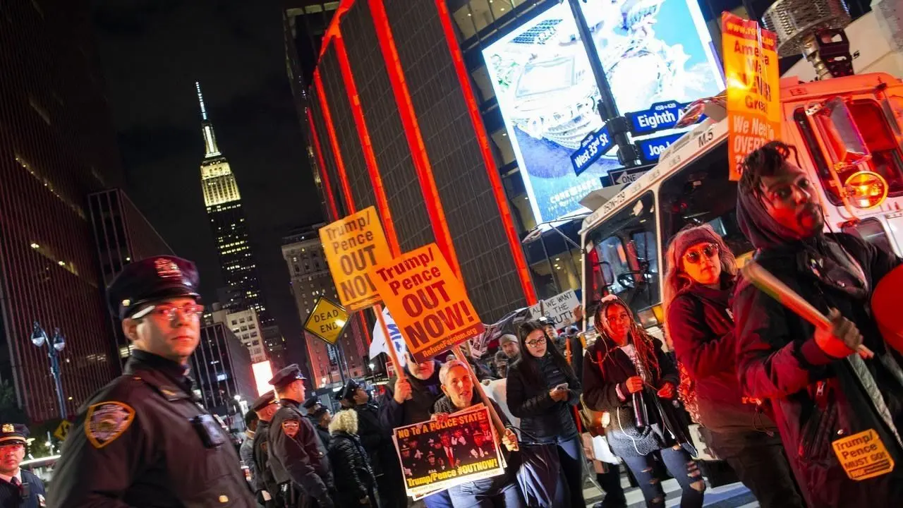 تظاهرات شهروندان آمریکایی علیه سیاست‌های ترامپ در «نیویورک» + ویدئو