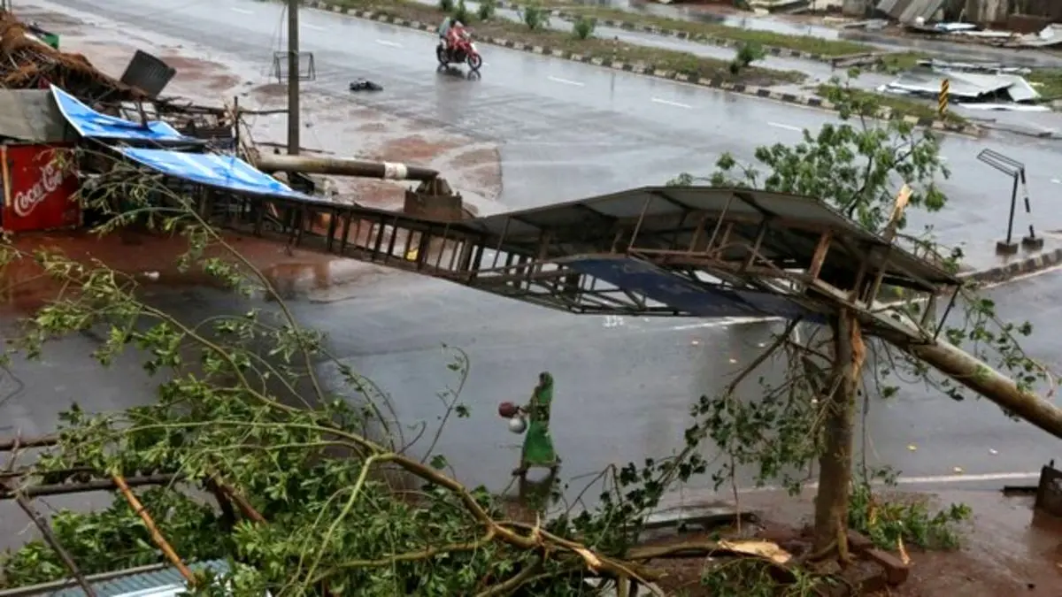 طوفان در هند و بنگلادش 2 میلیون نفر را آواره کرد