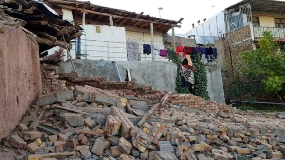 آسیب دیدن بیش از 2300 خانوار در زلزله/ کمبود ماشین آلات برای آواربرداری