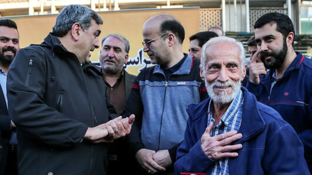 تقدیر شهردار تهران از راننده تاکسی امانت‌داری که 70هزار یورو را به گردشگران برگرداند