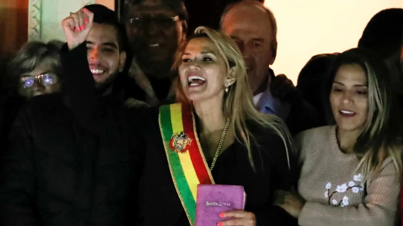 انگلیس به «رئیس‌جمهور موقت بولیوی» تبریک گفت