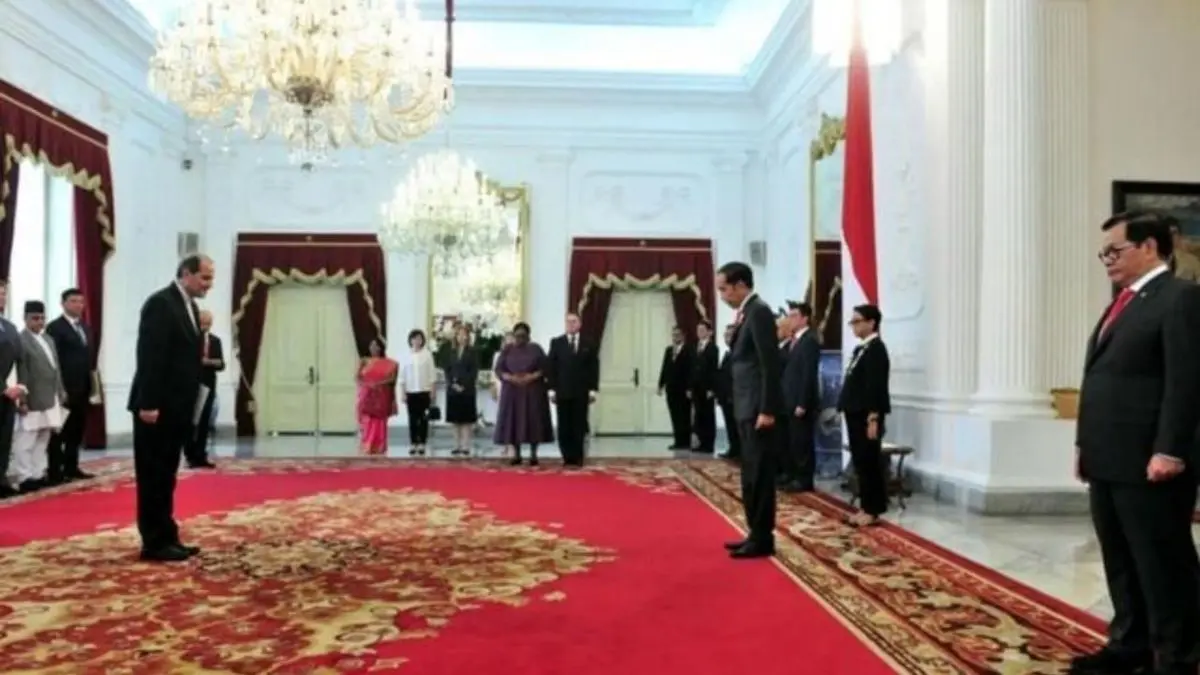 استوارنامه سفیر جدید کشورمان تقدیم رئیس‌جمهور اندونزی شد