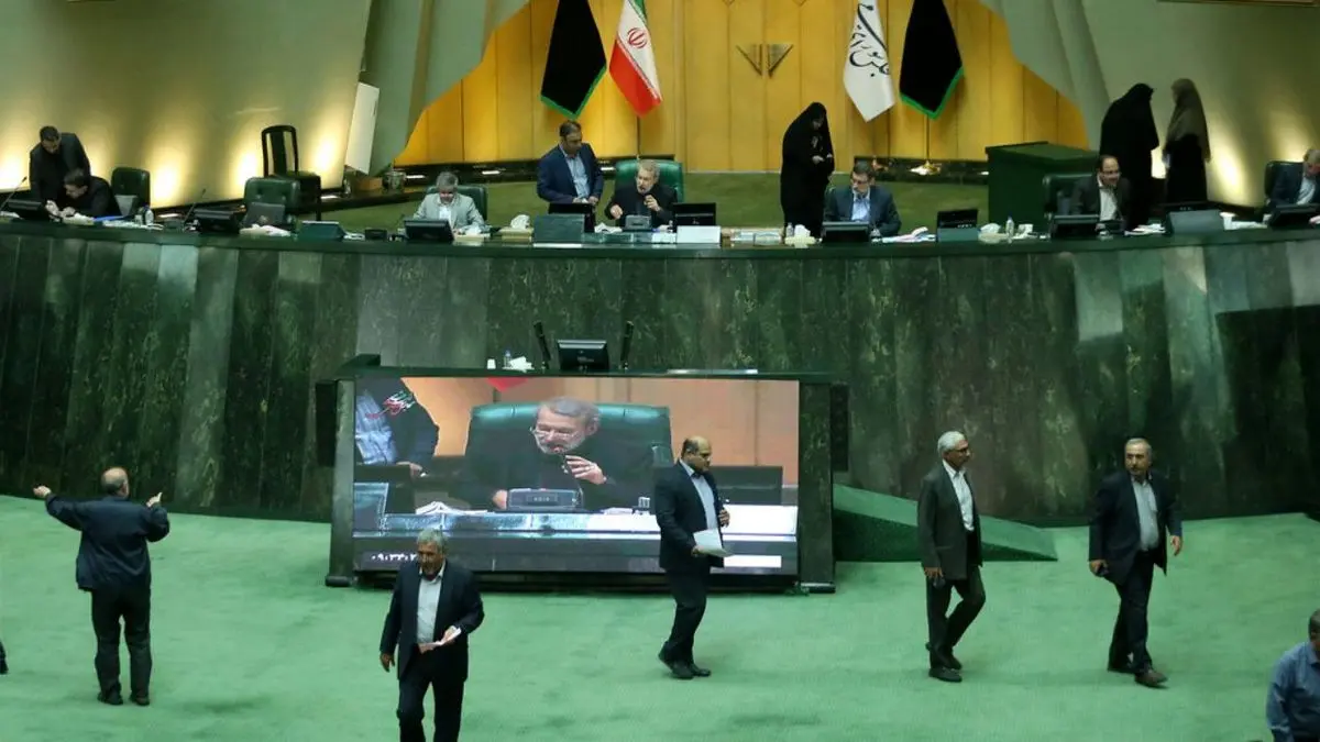 محمود حجتی مجلس را قانع کرد اما استیضاح می‌شود