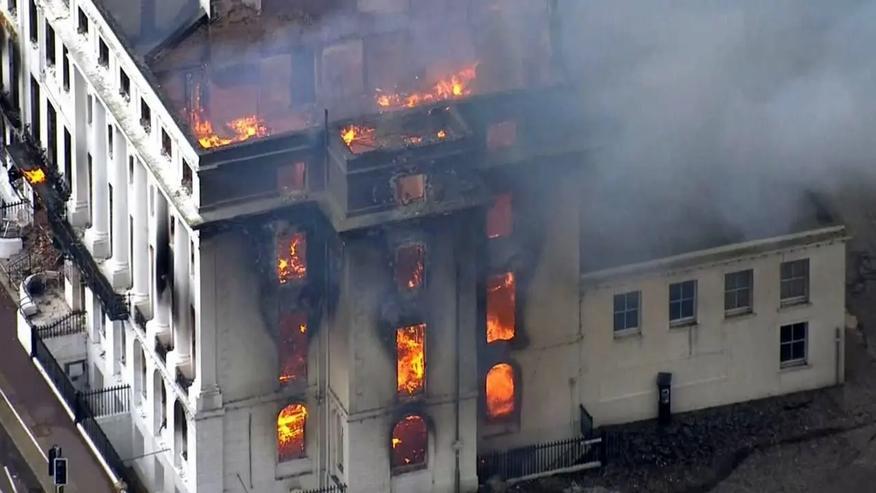 آتش‌سوزی گسترده در هتل شهر «ایست‌بورن» انگلیس + ویدئو