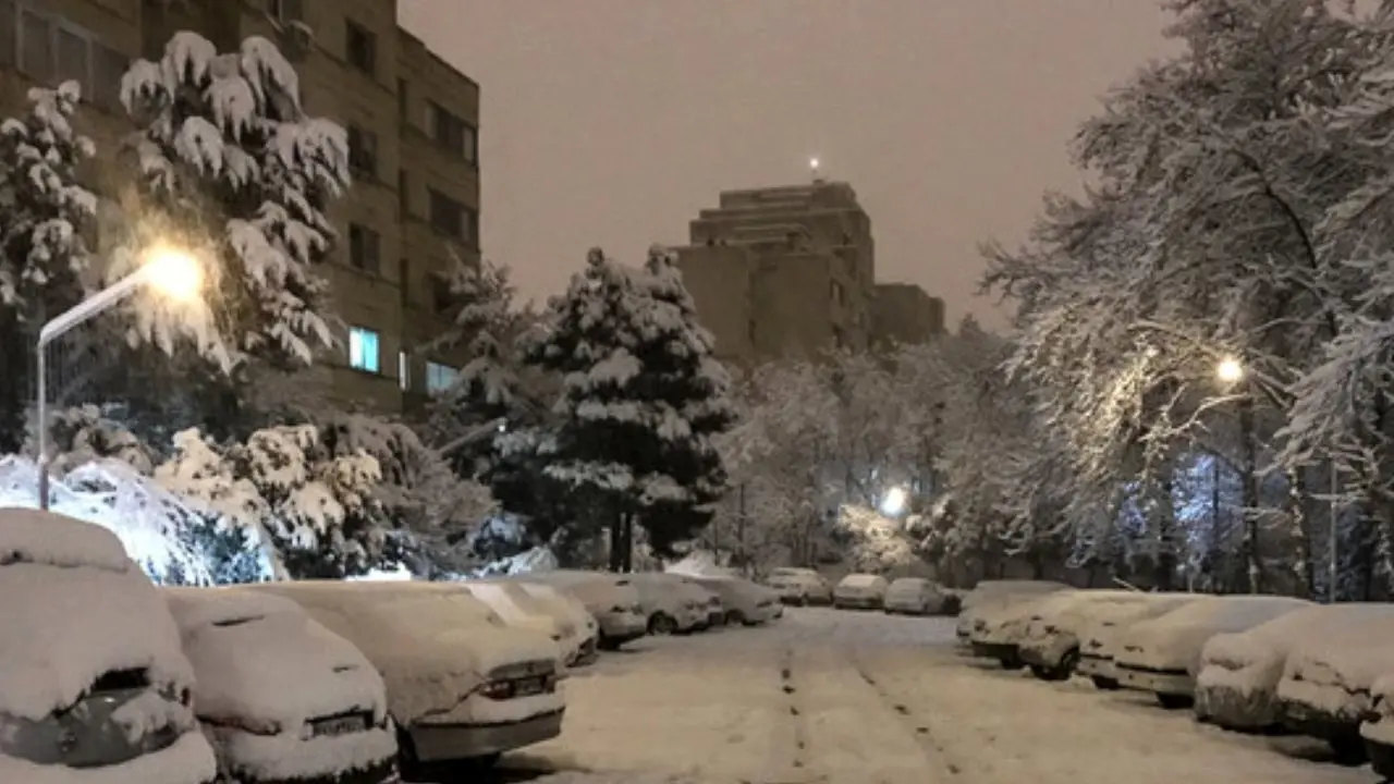 نمک‌پاشی و محلول‌پاشی معابر تهران آغاز شد