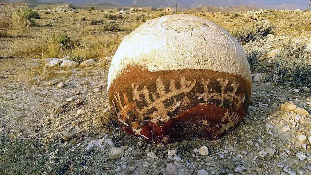 انتقال سنگ‌نگاره‌های 9000 ساله «دهتل» به موزه‌ ملی متوقف شد