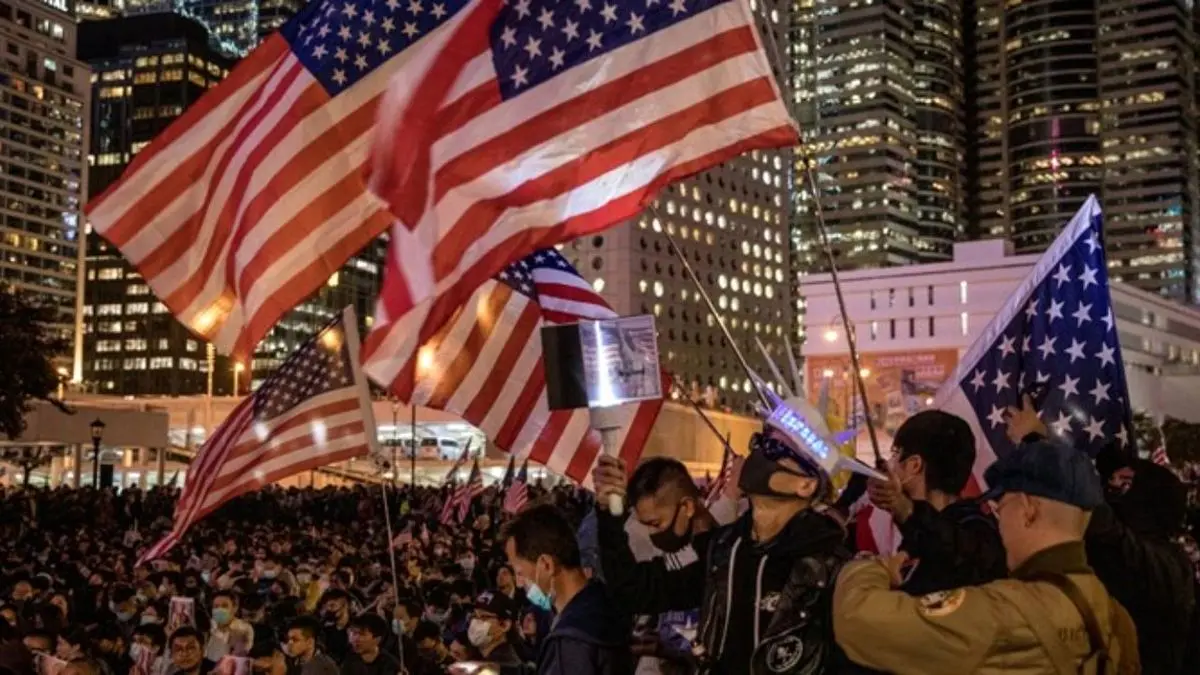 معترضان هنگ‌کنگی برای قدردانی از آمریکا به خیابان‌ها آمدند
