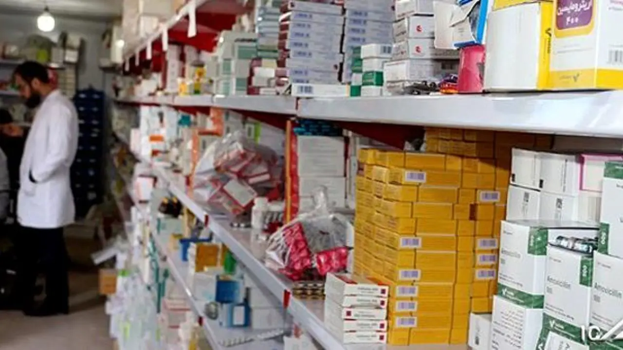 وضعیت نقدینگیِ داروخانه‌ها در شرایط هشدار؛ بیمه سلامت مطالبات 97 را بپردازد