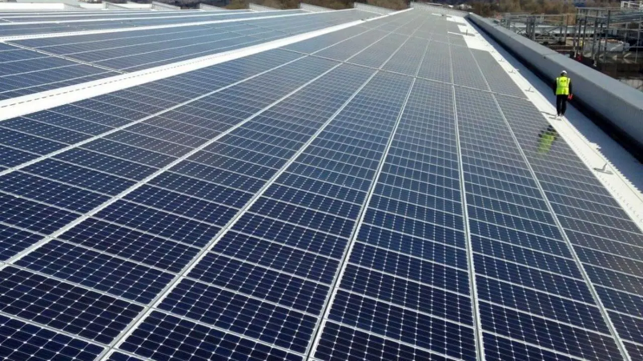 کارخانه تولید پنل‌های خورشیدی تا اواخر امسال تولید می‌شود