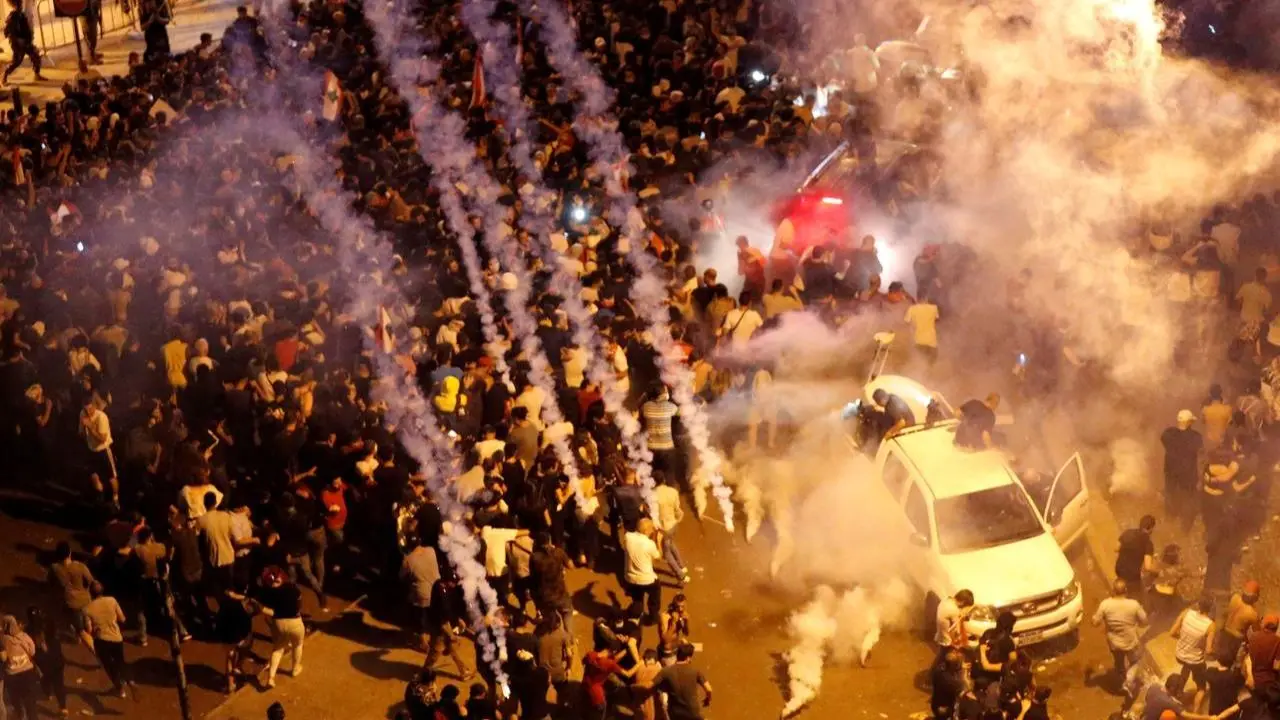 20 نیروی امنیتی لبنان در شب ناآرام «بیروت» مجروح شدند + ویدئو