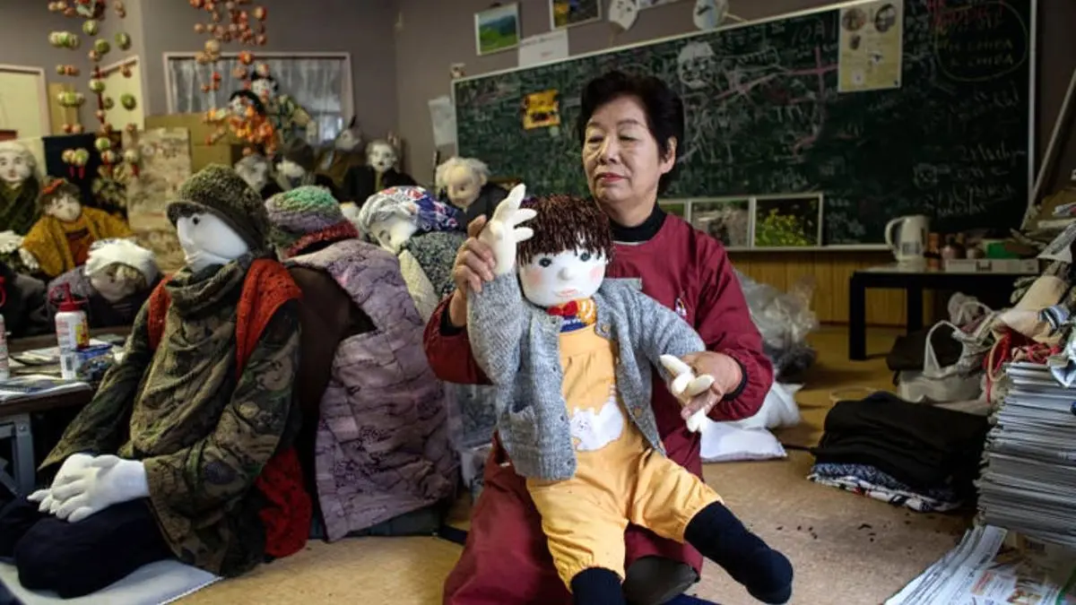 در ژاپن عروسک‌ها به جای کودکان به مدرسه می‌روند!
