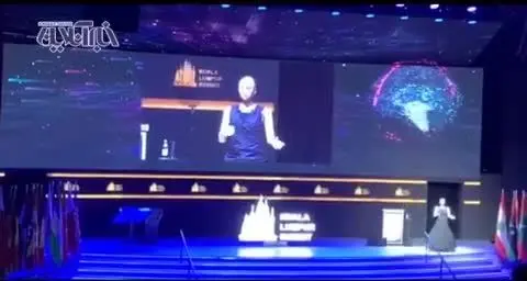 خوشامدگویی جالب روبات زن به حسن روحانی، اردوغان و امیر قطر در کوالالامپور + ویدئو