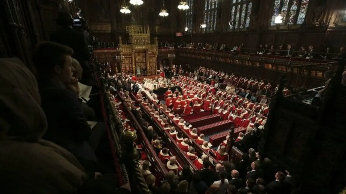 ملکه، پارلمان بریتانیا را با اعلام برنامه دولت جدید، افتتاح کرد
