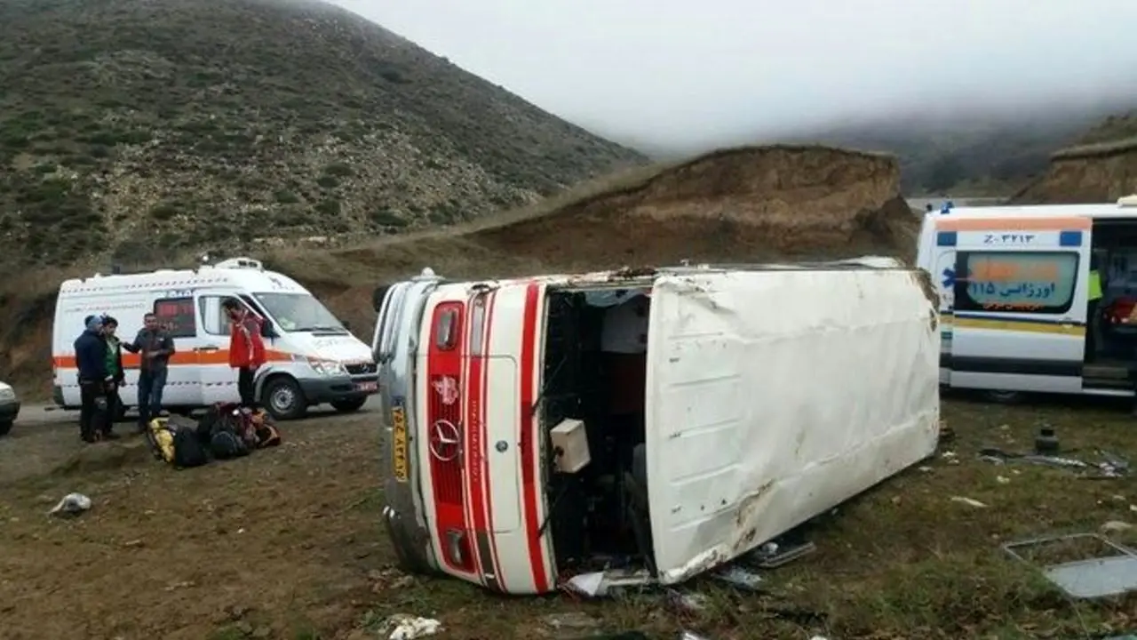 واژگونی مینی‌بوس در شهرستان آذرشهر 23 مصدوم بر جای گذاشت