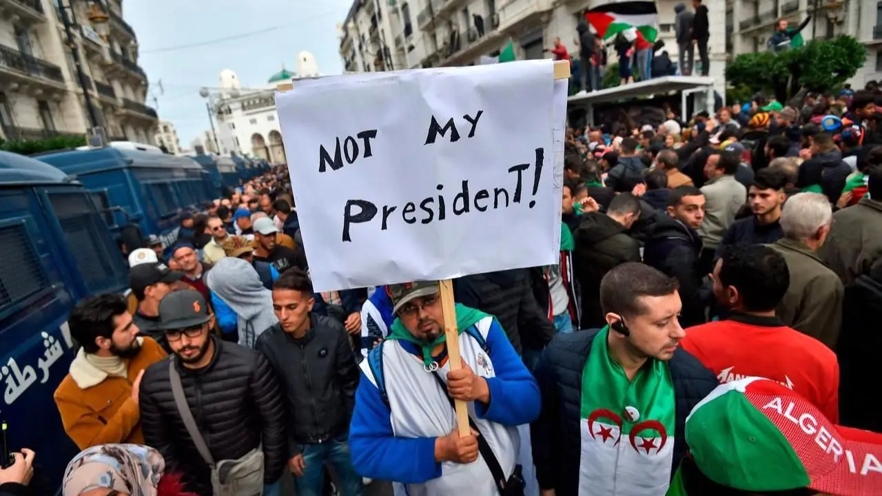 الجزایری‌ها علیه نتایج انتخابات ریاست جمهوری تظاهرات کردند