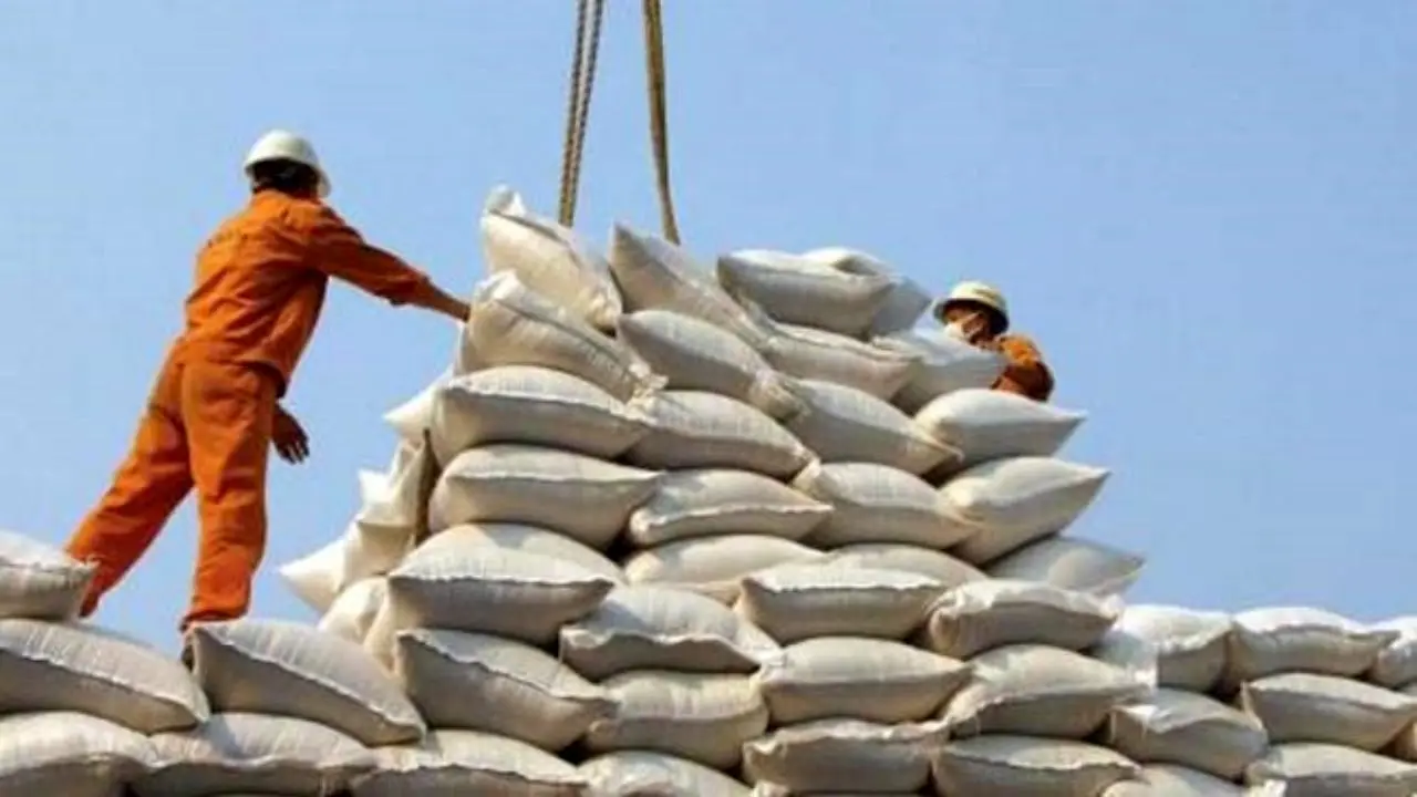 ترخیص 77 هزار تن برنج به جریان افتاد