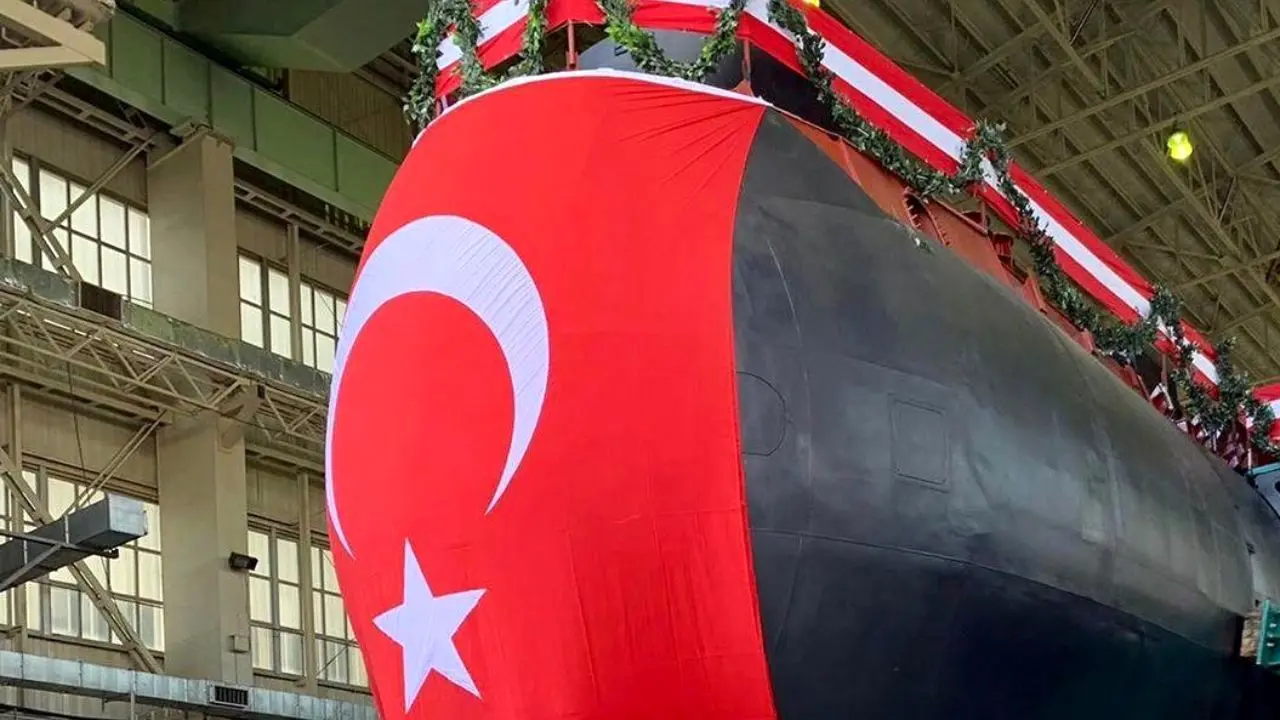 اولین زیردریایی بومی ترکیه به آب انداخته شد/اردوغان: از سوریه و لیبی عقب‌نشینی نمی‌کنیم