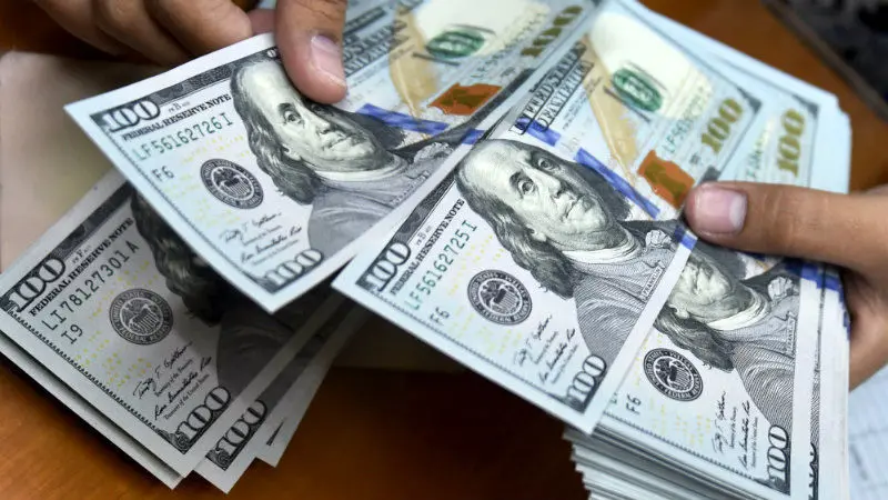 تداوم نوسان دلار در مرز 13 هزار تومانی