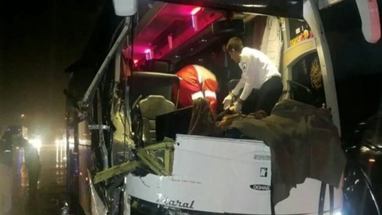 واژگونی اتوبوس در پاکدشت با 25 مصدوم