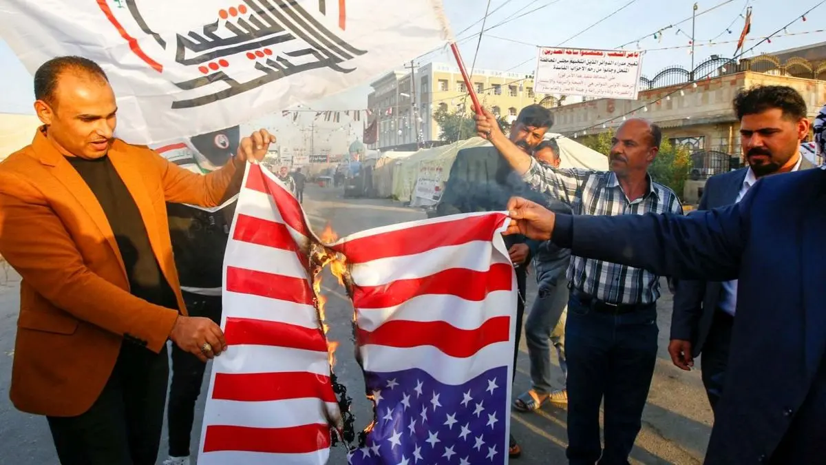 سفارت آمریکا در عراق به آتش کشیده شد + ویدئو