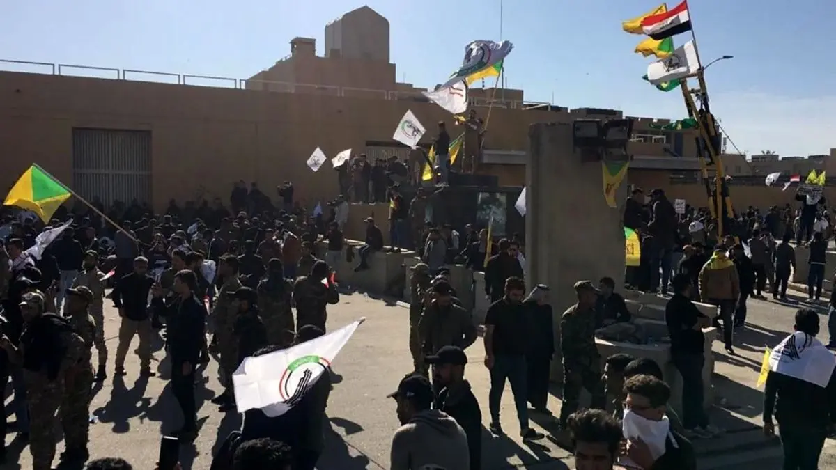 زخمی شدن 20 معترض عراقی بر اثر تیراندازی نگهبانان سفارت آمریکا