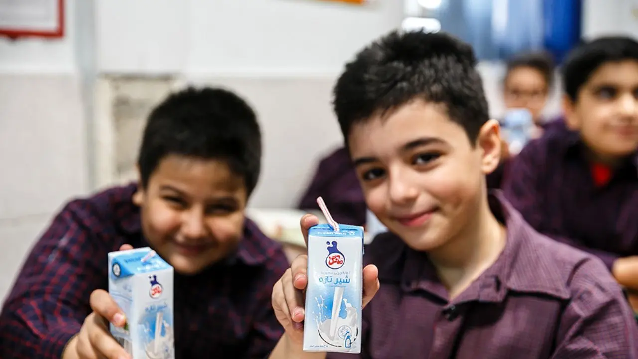 توزیع شیر در مدارس مناطق محروم آغاز می‌شود