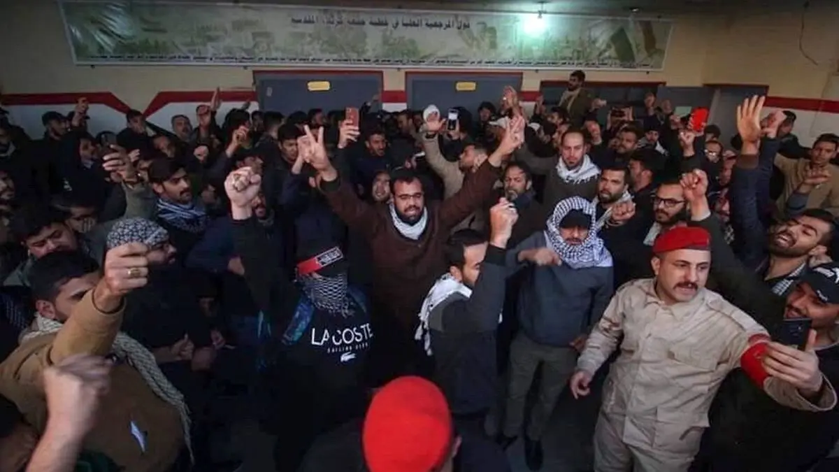 شعار جوانان عراقی در مراسم تشییع شهدای مقاومت: پیمان مقاومت می‌بندیم + ویدئو