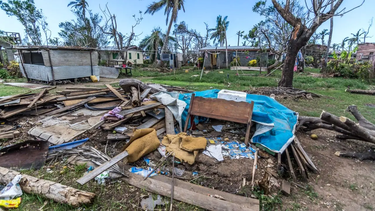 طوفان و گردباد در «فیجی» منجر به تخلیه دو هزار نفر از این منطقه شد