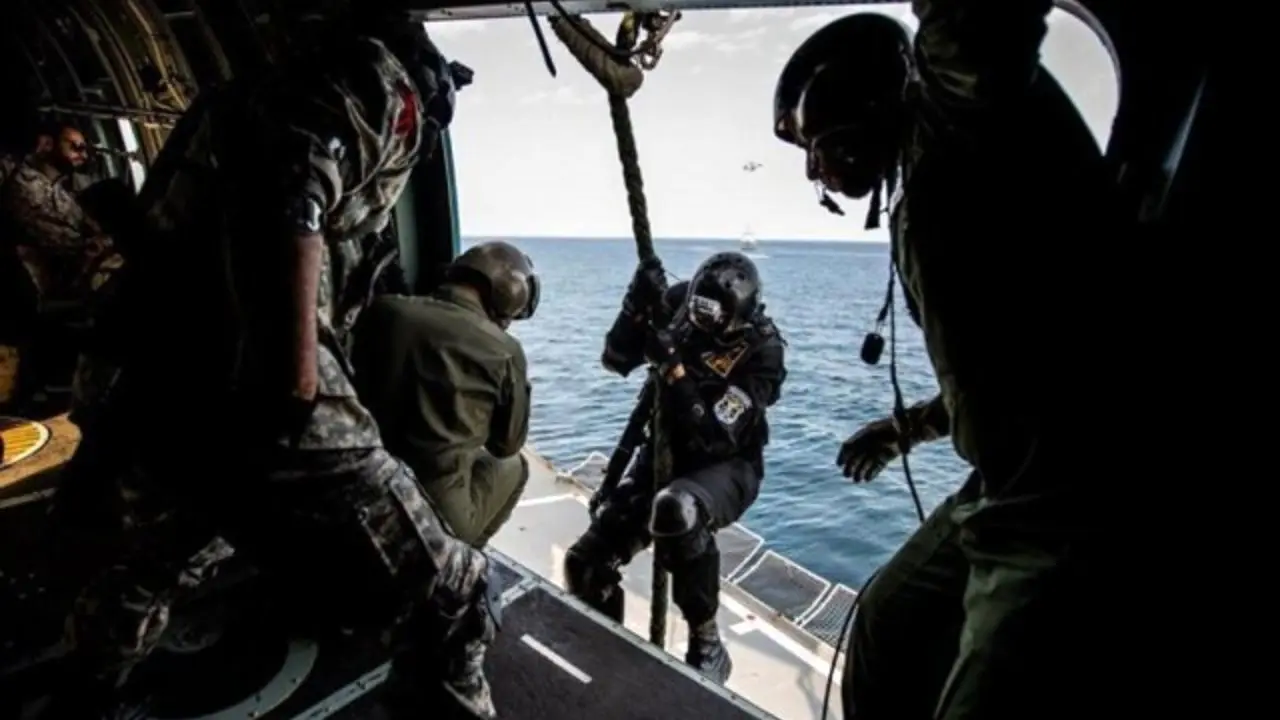 عملیات آزادسازی کشتی ربوده شده و اطفای حریق در رزمایش مرکب ایران، روسیه و چین