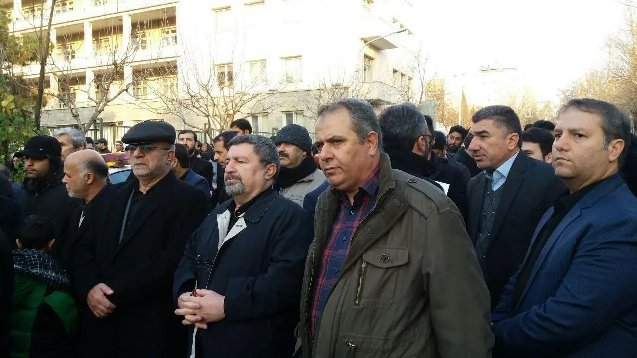 حضور قائم مقام و جمعی از اعضای حزب اعتمادملی در مراسم تشییع پیکر سردار سپهبد سلیمانی و همرزمانش
