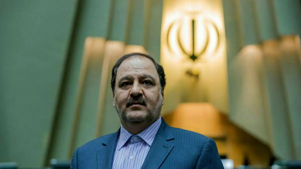 سردار سلیمانی پرچم مکتب امام(ره) را به دست نسل چهارم جامعه سپرد