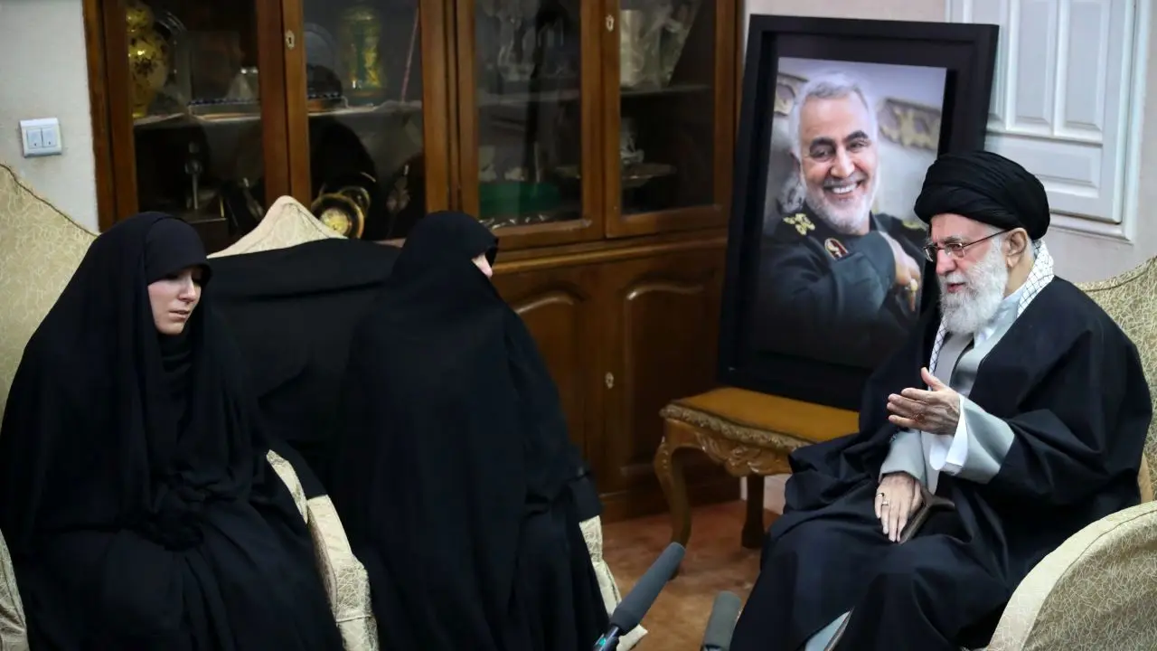 ویدئوی دیده‌نشده‌ از گفت‌وگوی رهبر انقلاب با خانواده شهید حاج قاسم سلیمانی + ویدئو